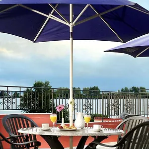Four Points By Sheraton Lakeshore 3*, Toronto Canada