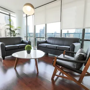 Aparthotel Altitude Suites Bay Street - Holiday Bonus - Free Parking, Toronto
